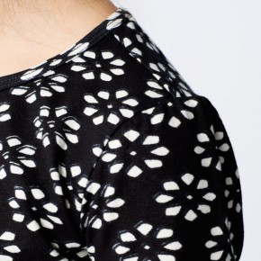 Mim-Pi Langarm-Shirt/Longsleeve Flower schwarz weiß 116